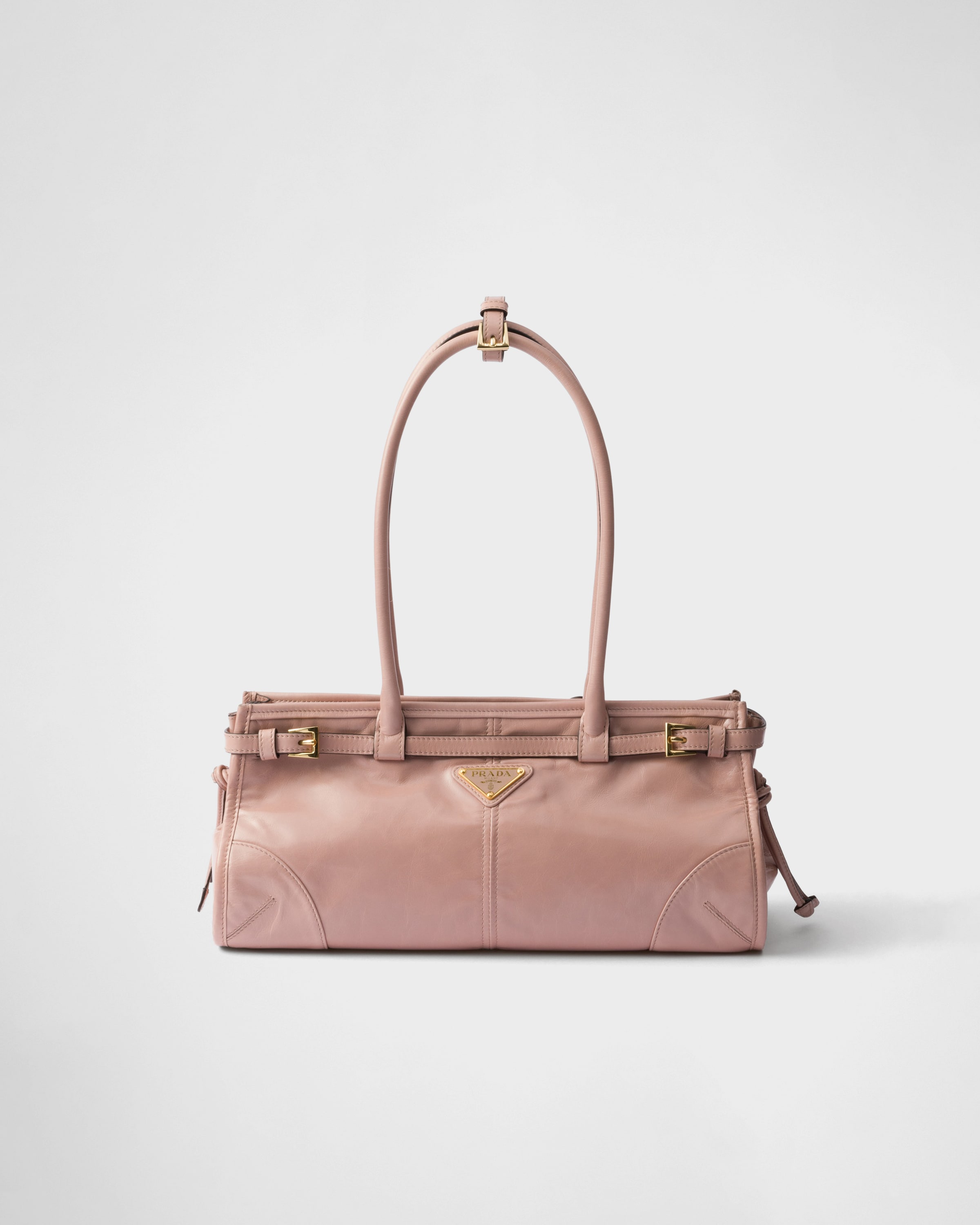 Сумка Prada Bonnie среднего размера из кожи Prada, ландыш
Сумка Prada Bonnie среднего размера из кожи Prada, ландыш