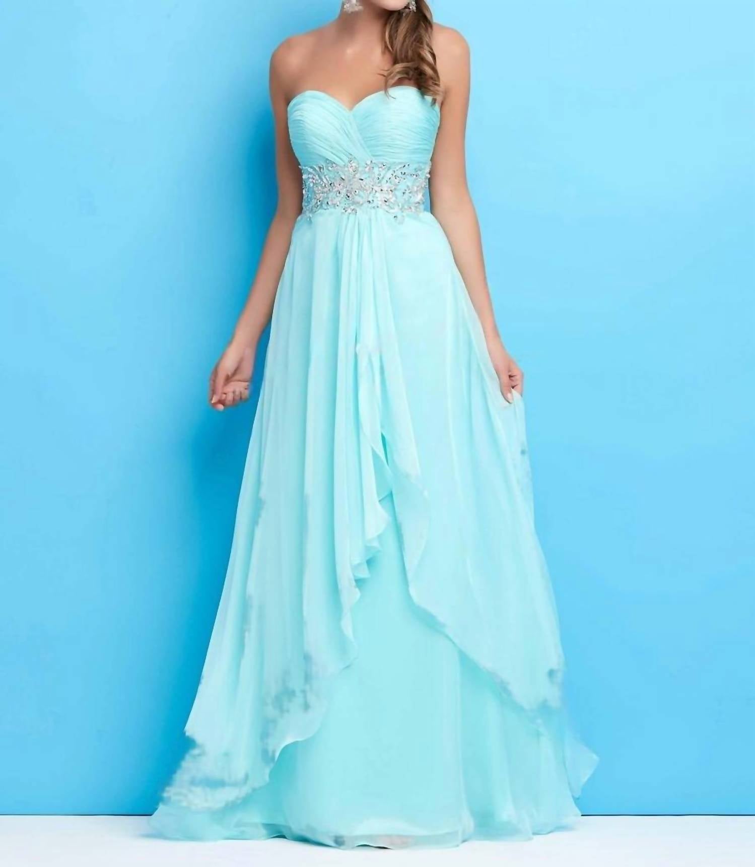 Вечернее платье с бисером и пайетками в аква-цвете Mac Duggal
Вечернее платье с бисером и пайетками в аква-цвете Mac Duggal