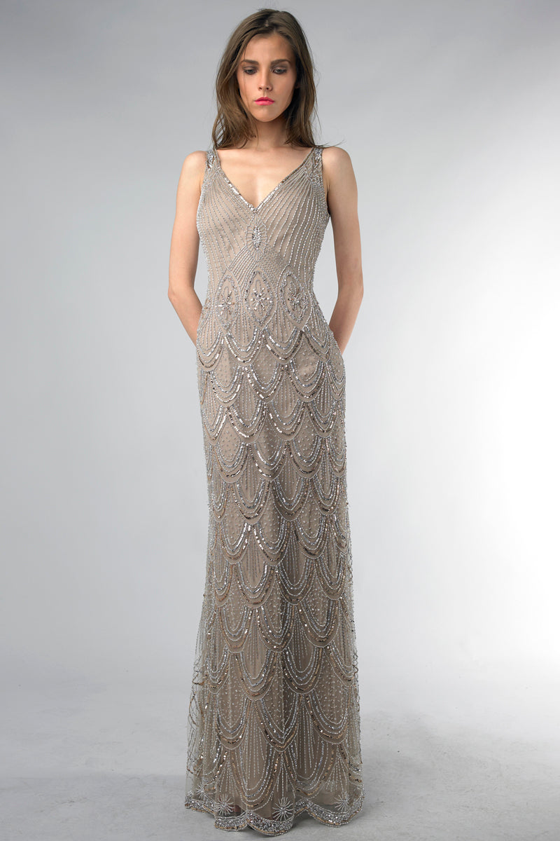 Вечернее платье с V-образным вырезом и расшитым бисером мотивом Basix Black Label, серо-коричневый
Вечернее платье с V-образным вырезом и расшитым бисером мотивом Basix Black Label, серо-коричневый