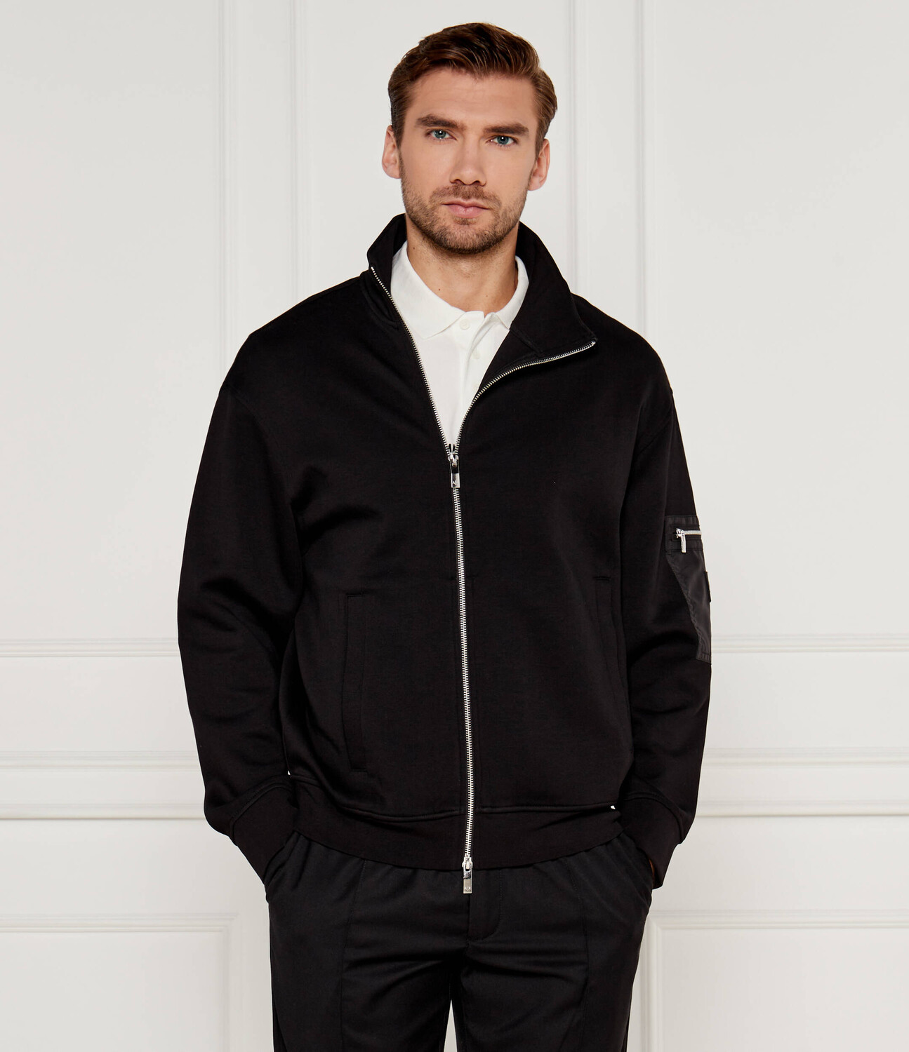 Толстовка Armani Exchange Loose fit, черный
Толстовка Armani Exchange Loose fit, черный