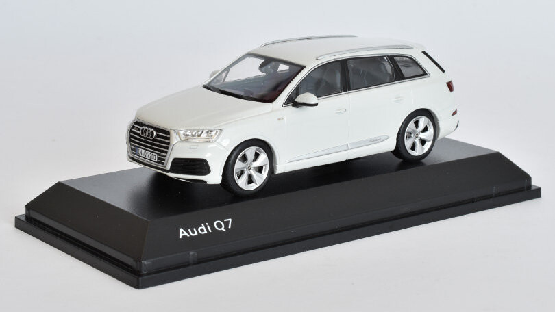 Модель Spark Audi Q7 V8 Tdi S-Line 2014 Glacier 1:43 5011407623
Модель Spark Audi Q7 V8 Tdi S-Line 2014 Glacier 1:43 5011407623