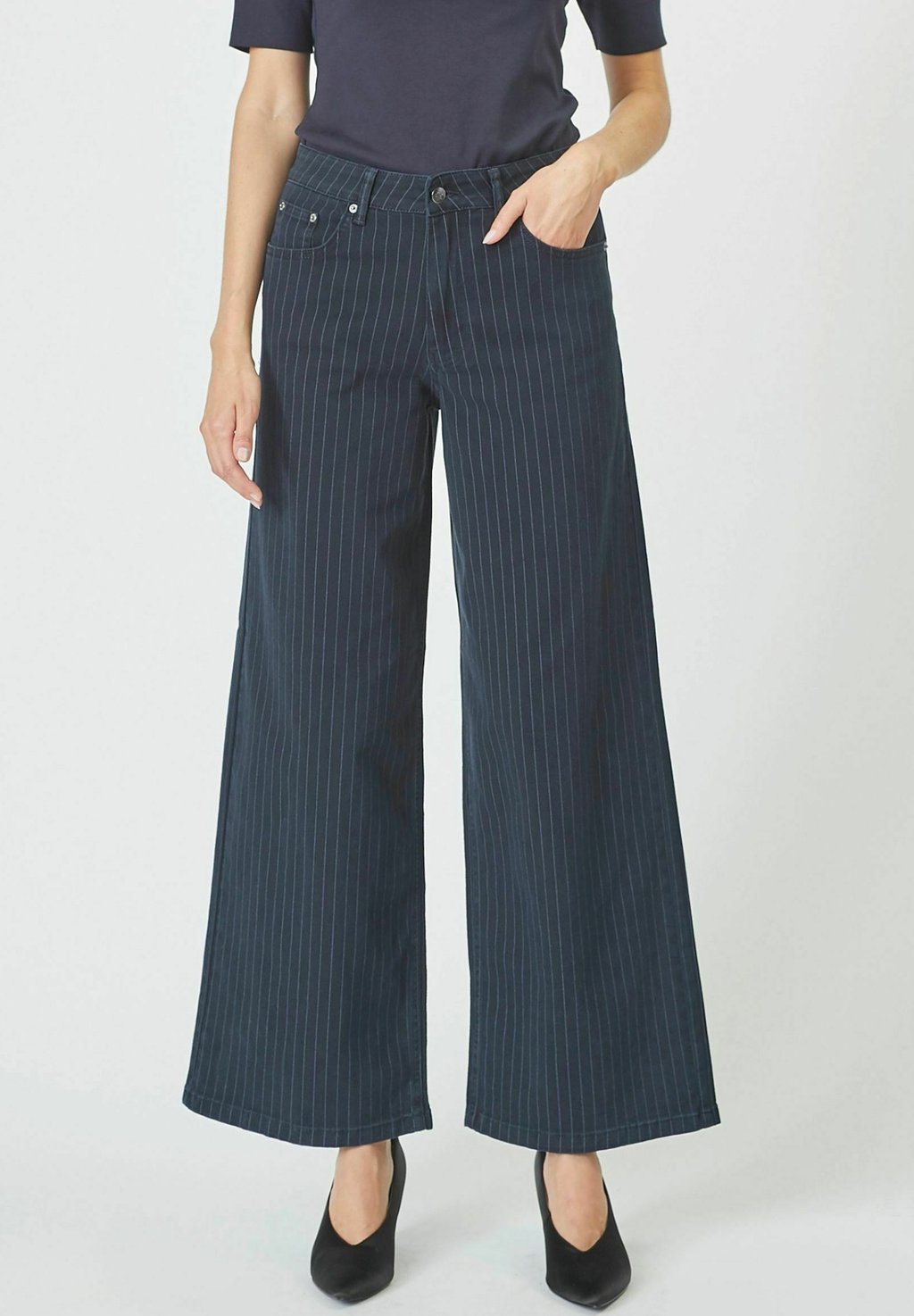 Расклешенные джинсы PinCC Co'couture, черный
Расклешенные джинсы PinCC Co'couture, черный