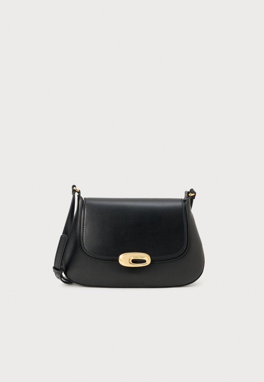 Сумка кросс-боди Calvin Klein HARDWARE FLAP MEDIUM CROSSBODY, Black/Gold-Coloured/Black
Сумка кросс-боди Calvin Klein HARDWARE FLAP MEDIUM CROSSBODY, Black/Gold-Coloured/Black