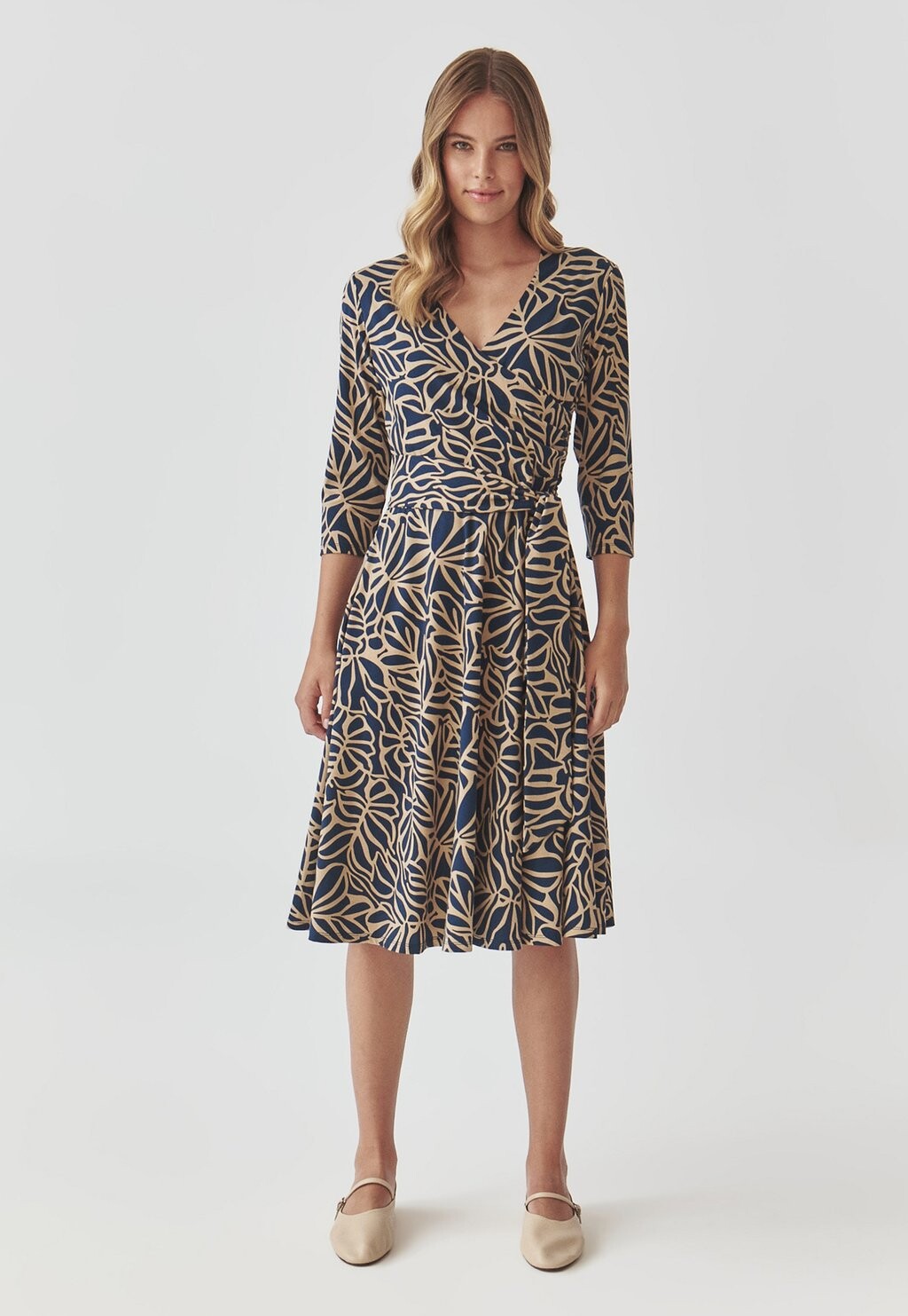 Дневное платье IGA TATUUM, темно-синий
Дневное платье IGA TATUUM, темно-синий