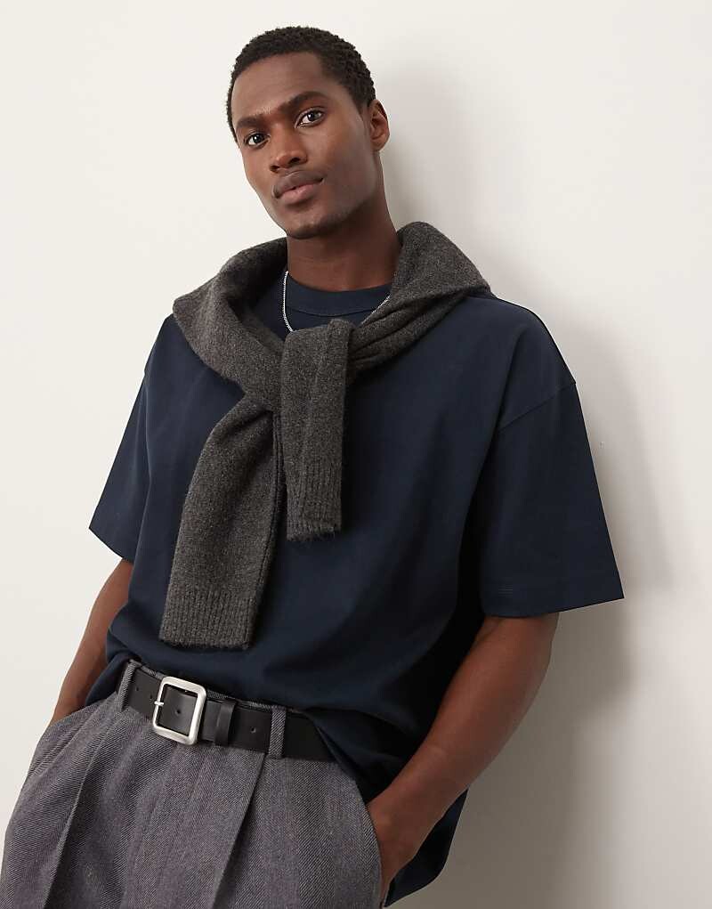 ASOS DESIGN Premium — темно-синяя футболка оверсайз плотностью 300 г/м² со швами интерлок
ASOS DESIGN Premium — темно-синяя футболка оверсайз плотностью 300 г/м² со швами интерлок