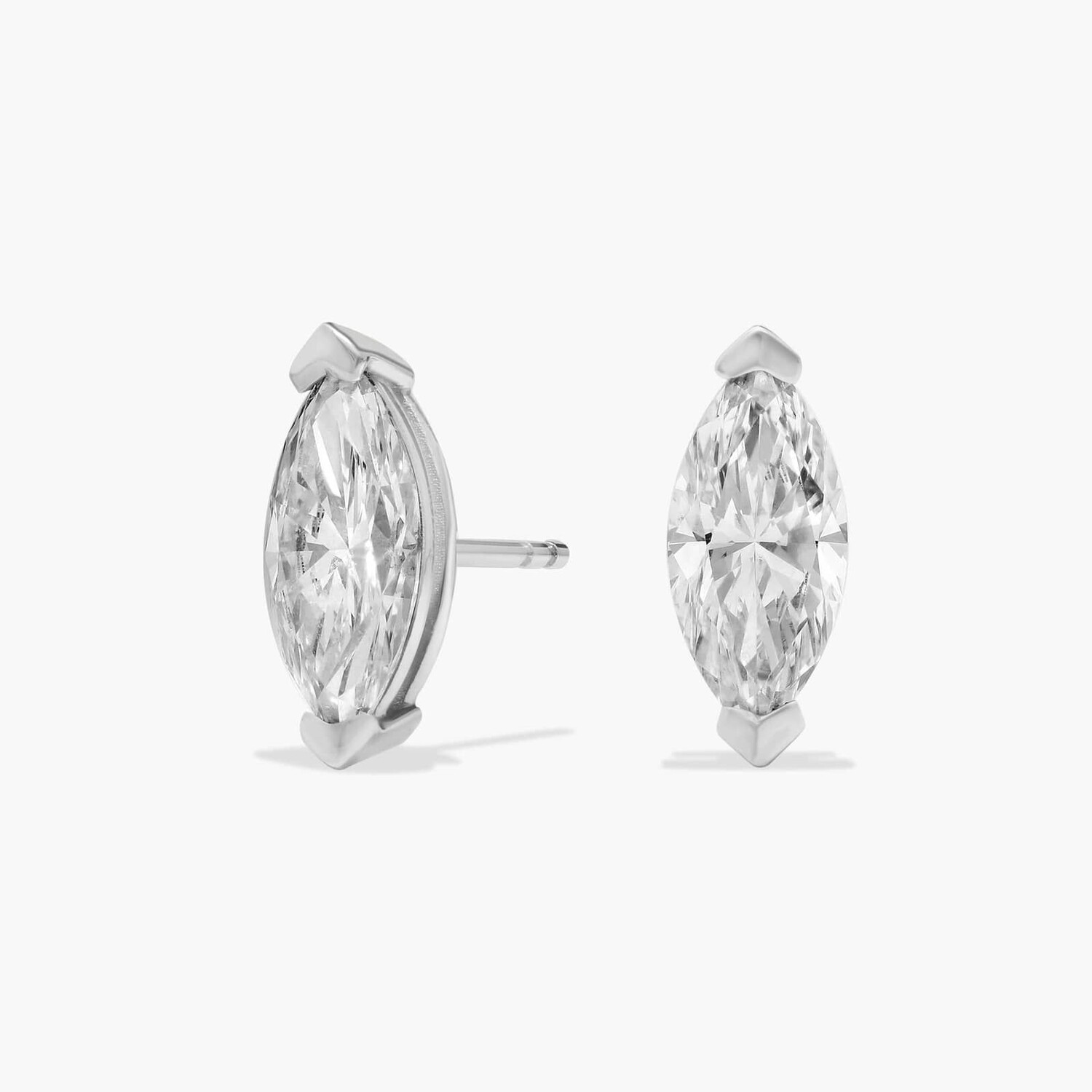 Серьги-гвоздики с выращенными в лаборатории бриллиантами огранки «маркиза» из белого золота 14 карат (3 карата, два карата — FG / VS2-SI1) Blue Nile
Серьги-гвоздики с выращенными в лаборатории бриллиантами огранки «маркиза» из белого золота 14 карат (3 карата, два карата — FG / VS2-SI1) Blue Nile