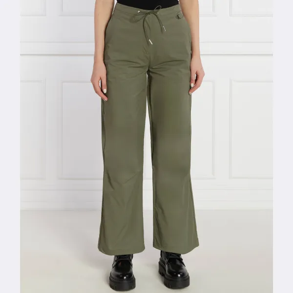 Брюки стандартного кроя Calvin Klein, зеленый
Брюки стандартного кроя Calvin Klein, зеленый