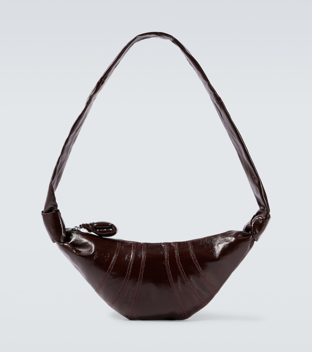 Маленькая кожаная сумка-кроссовер Croissant Small Lemaire, Chocolate Fondant
Маленькая кожаная сумка-кроссовер Croissant Small Lemaire, Chocolate Fondant