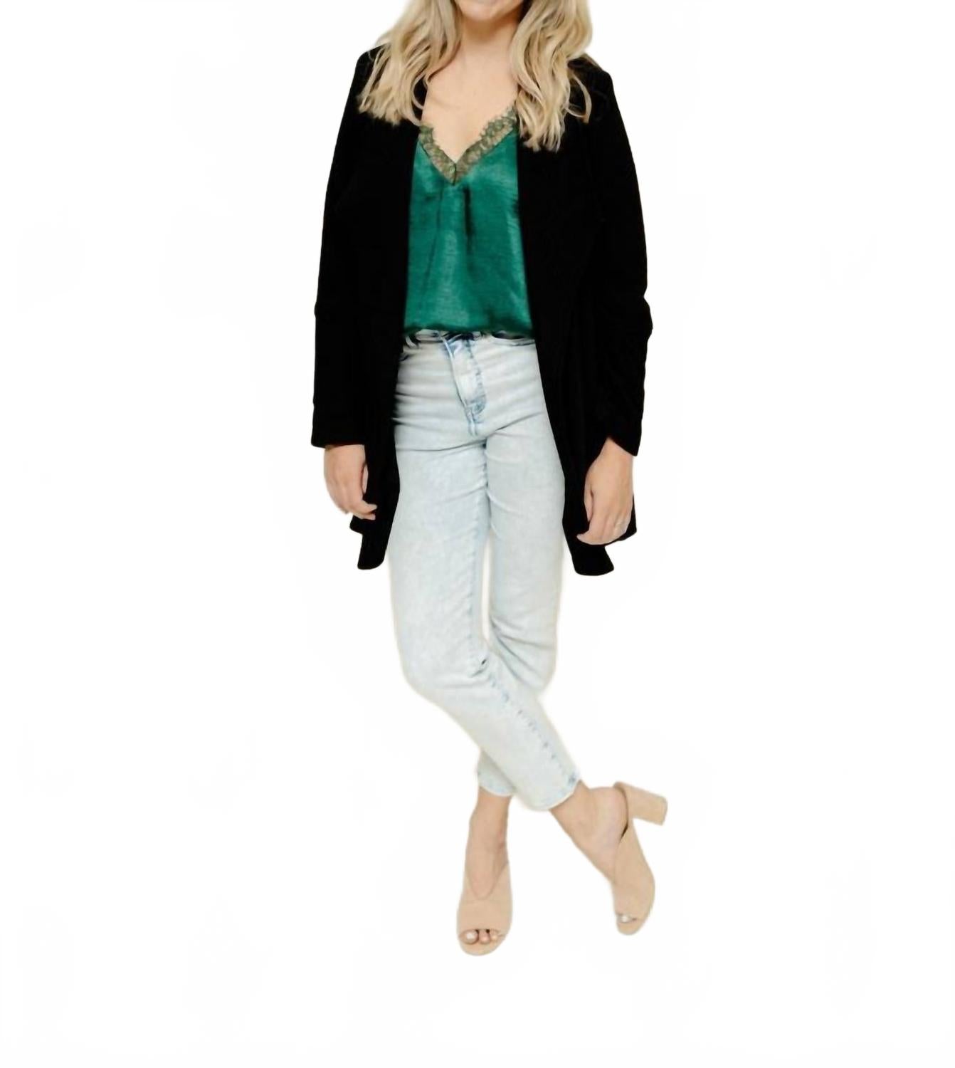 Куртка Cecelia Quilted в черном цвете SKIES ARE BLUE
Куртка Cecelia Quilted в черном цвете SKIES ARE BLUE