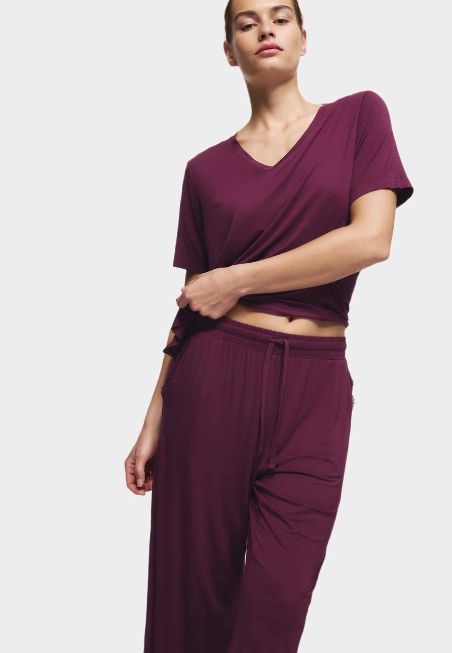 Пижамный комплект Marks & Spencer Pyjama set, Dark Magenta/Berry
Пижамный комплект Marks & Spencer Pyjama set, Dark Magenta/Berry
