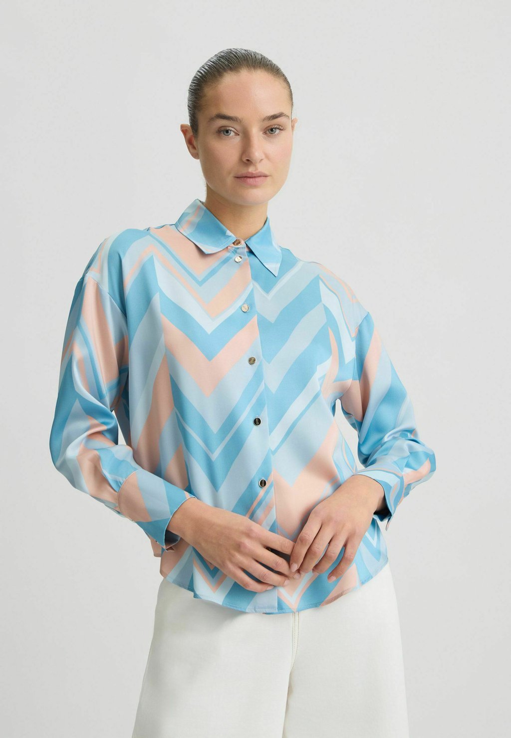 Блузка на пуговицах JUNGLE PRINTED LIU JO, светло-голубой
Блузка на пуговицах JUNGLE PRINTED LIU JO, светло-голубой