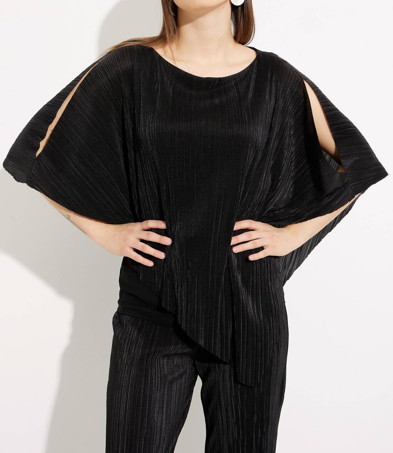 Топ с открытыми плечами черного цвета Joseph Ribkoff 
Топ с открытыми плечами черного цвета Joseph Ribkoff