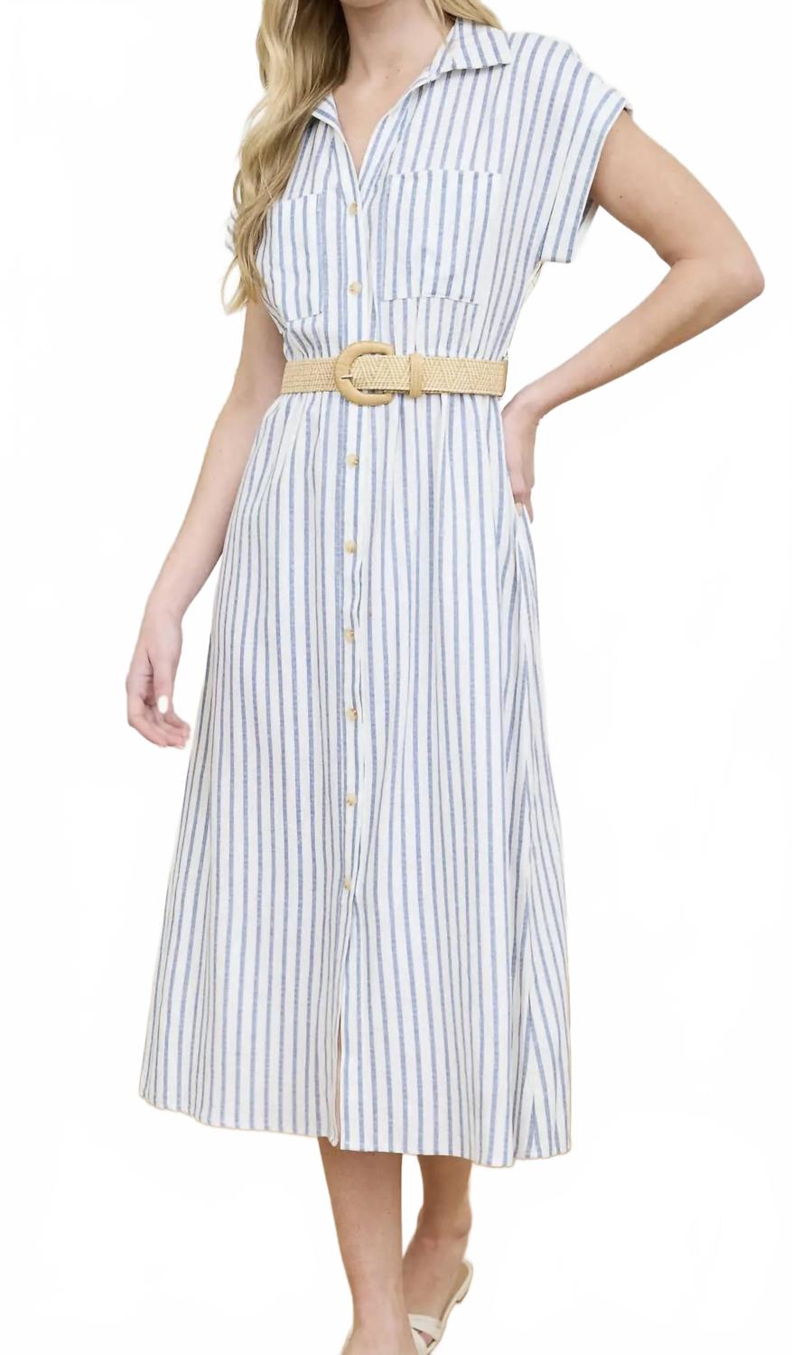 Полосатое платье с пуговицами в синем цвете Blu Pepper
Полосатое платье с пуговицами в синем цвете Blu Pepper