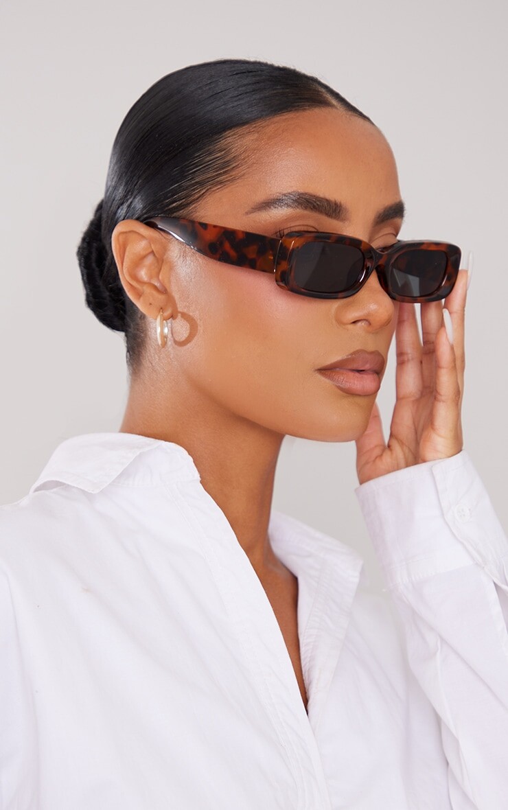 PrettyLittleThing Солнцезащитные очки в прямоугольной узкой оправе черепахового цвета
PrettyLittleThing Солнцезащитные очки в прямоугольной узкой оправе черепахового цвета