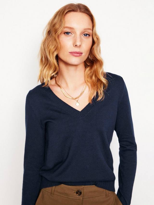 Джемпер emilia с v-образным вырезом Boden, темно-синий
Джемпер emilia с v-образным вырезом Boden, темно-синий