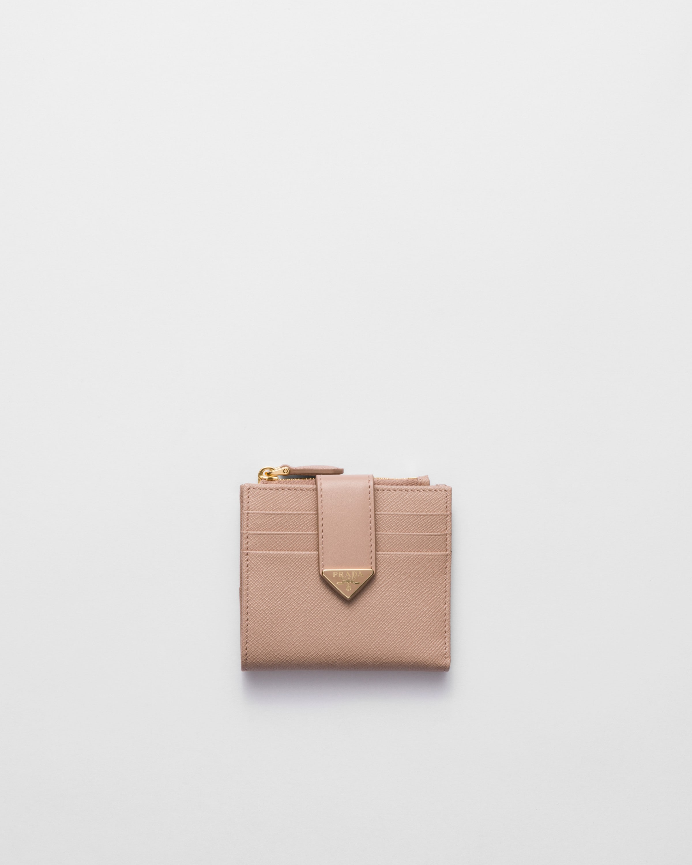 Маленький кошелек из сафьяновой и гладкой кожи Prada, бежевый
Маленький кошелек из сафьяновой и гладкой кожи Prada, бежевый
