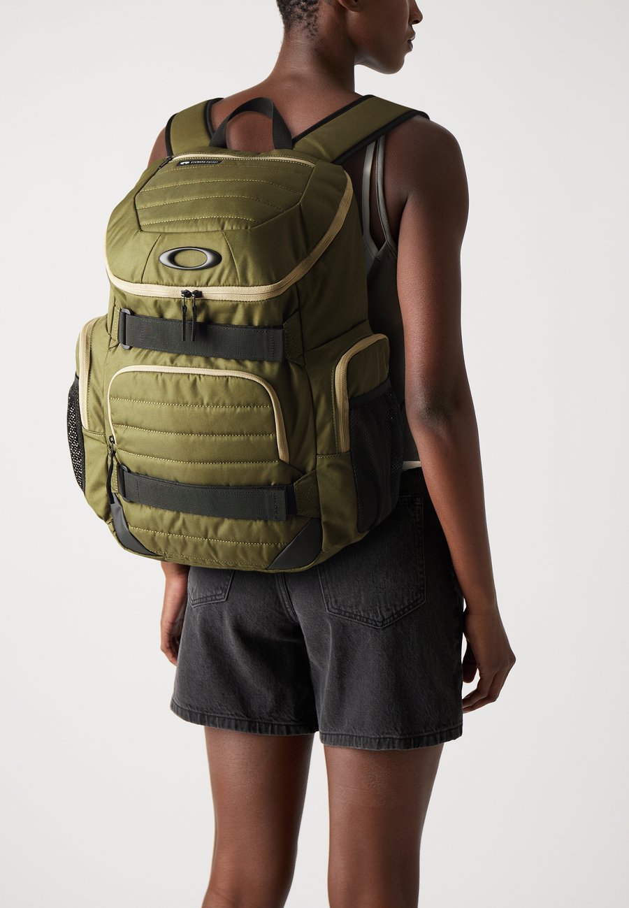 Рюкзак Oakley ENDURO BIG BACKPACK UNISEX, Army Green/Pebble/Green
Рюкзак Oakley ENDURO BIG BACKPACK UNISEX, Army Green/Pebble/Green