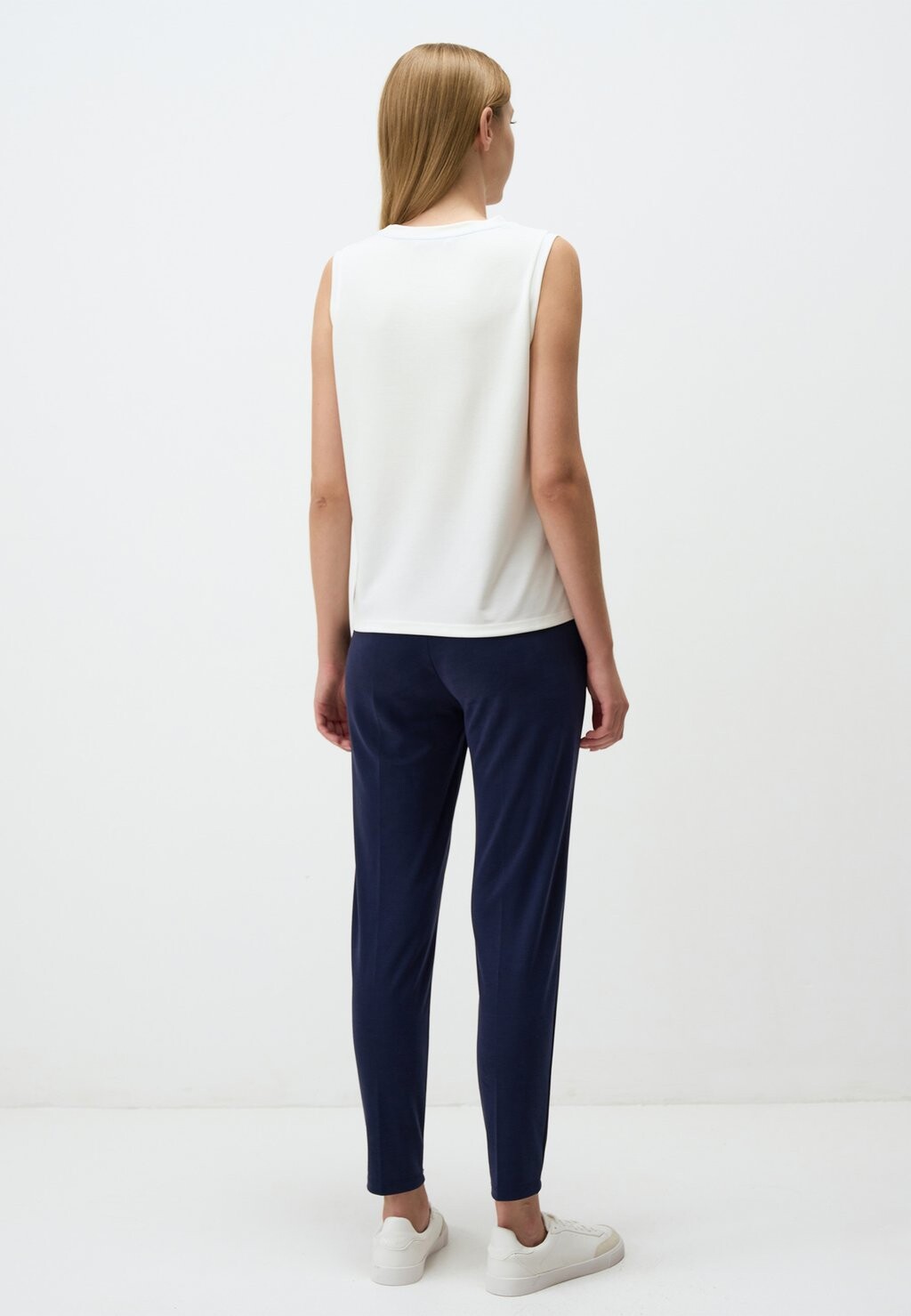 Топ ROUND NECK SLEEVELESS Jimmy Key, молочный
Топ ROUND NECK SLEEVELESS Jimmy Key, молочный