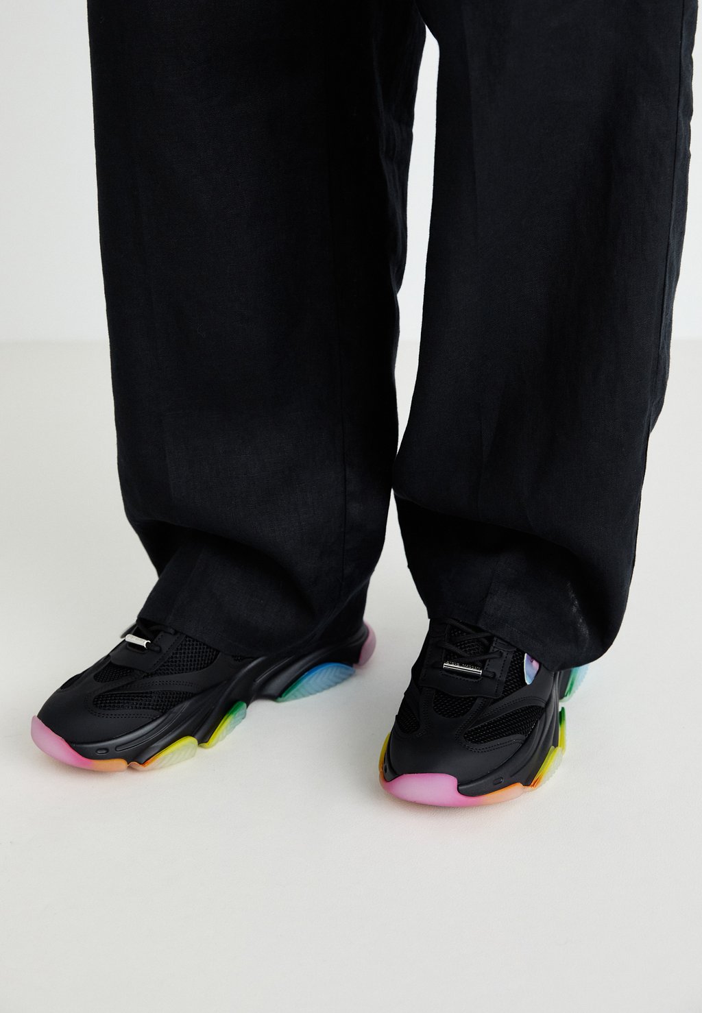 Кроссовки POSSESSION UNISEX Steve Madden, черный
Кроссовки POSSESSION UNISEX Steve Madden, черный