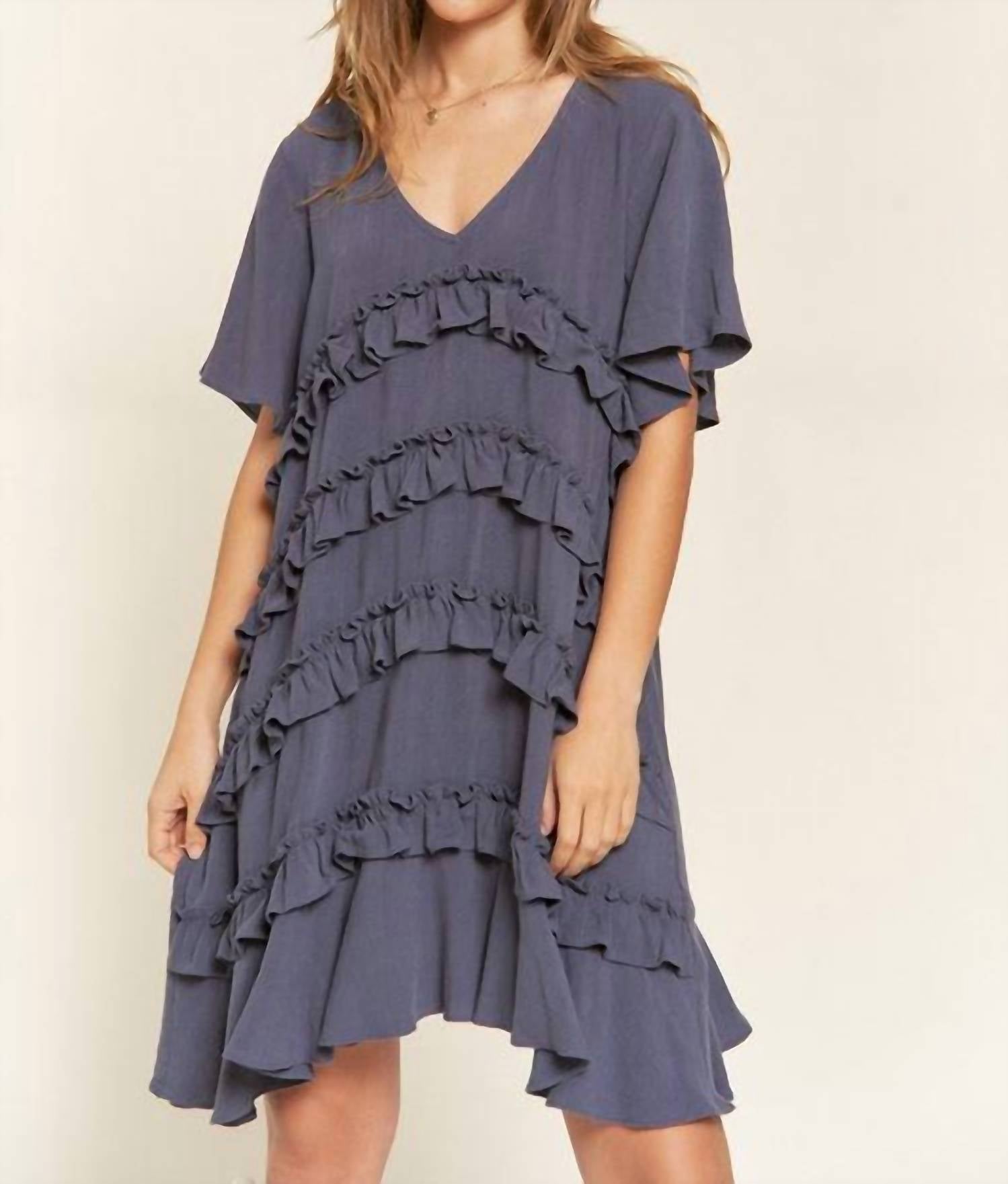 Многослойное мини-платье с рюшами в сером цементном оттенке VERY J, серый
Многослойное мини-платье с рюшами в сером цементном оттенке VERY J, серый