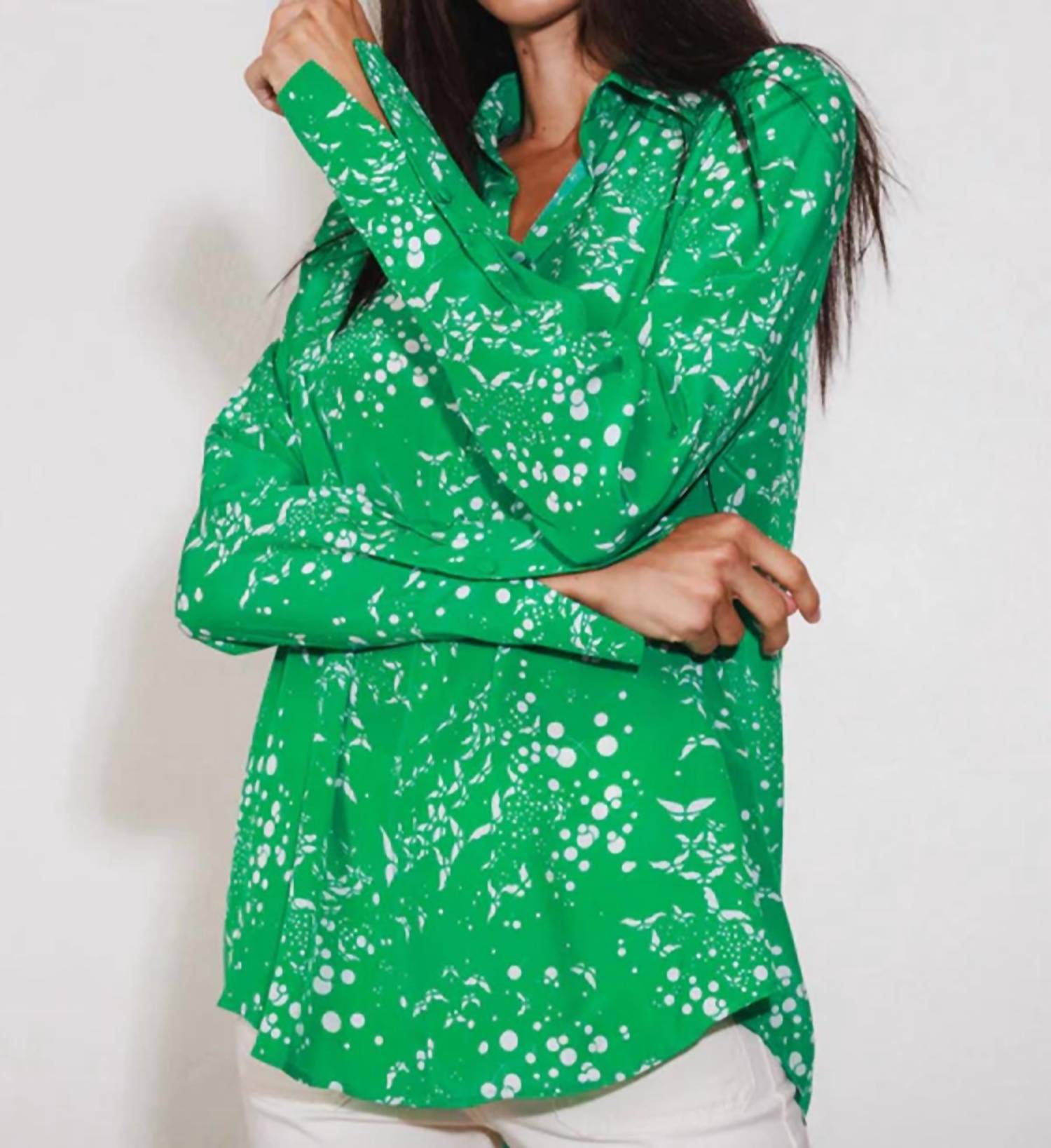 Шелковая блузка Daria с французскими манжетами и небесным принтом «бабочка» Catherine Gee, Celestial Butterfly
Шелковая блузка Daria с французскими манжетами и небесным принтом «бабочка» Catherine Gee, Celestial Butterfly