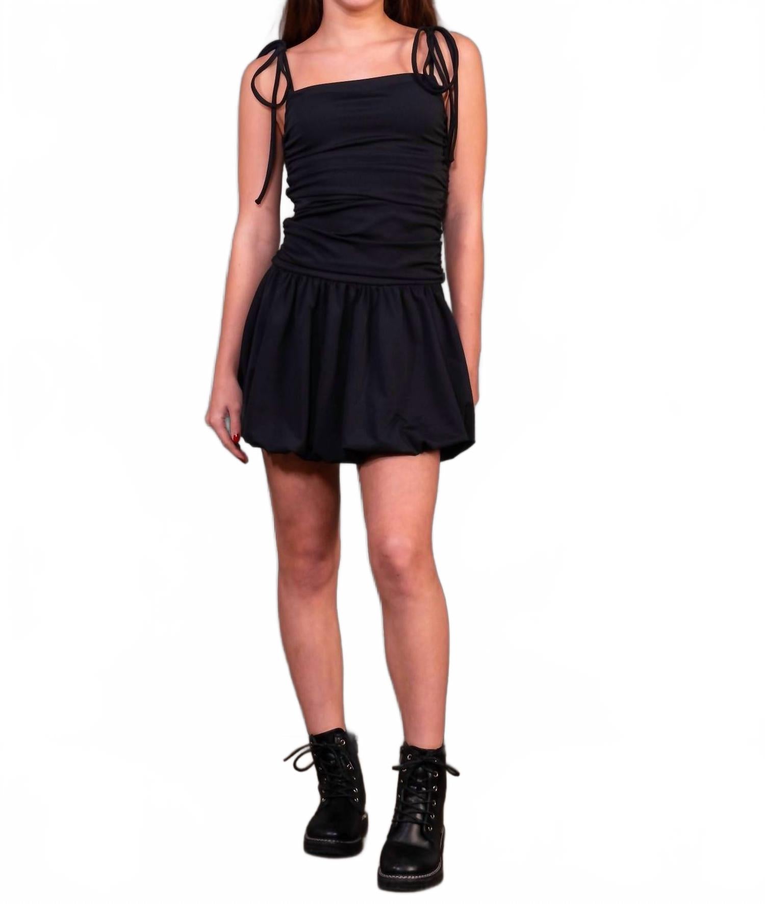 MISS BEHAVE GIRLS Рубиновое платье в черном цвете
MISS BEHAVE GIRLS Рубиновое платье в черном цвете