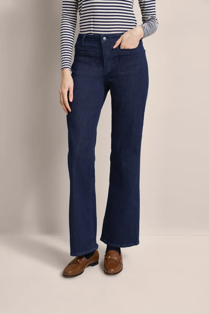 Джинсы bugatti с 5 карманами и заглаженными складками, цвет морской волны
Джинсы bugatti с 5 карманами и заглаженными складками, цвет морской волны