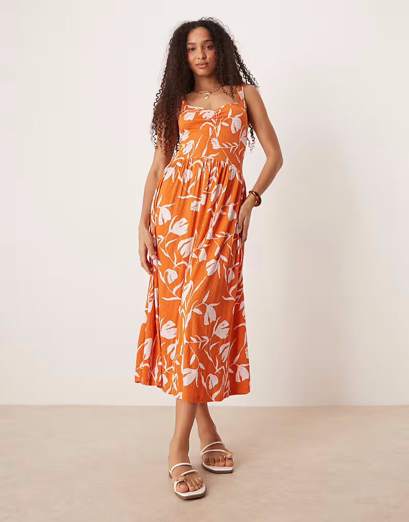 Платье миди ASOS DESIGN с вырезом сердечком и цветочным принтом оранжевого и белого цвета
Платье миди ASOS DESIGN с вырезом сердечком и цветочным принтом оранжевого и белого цвета