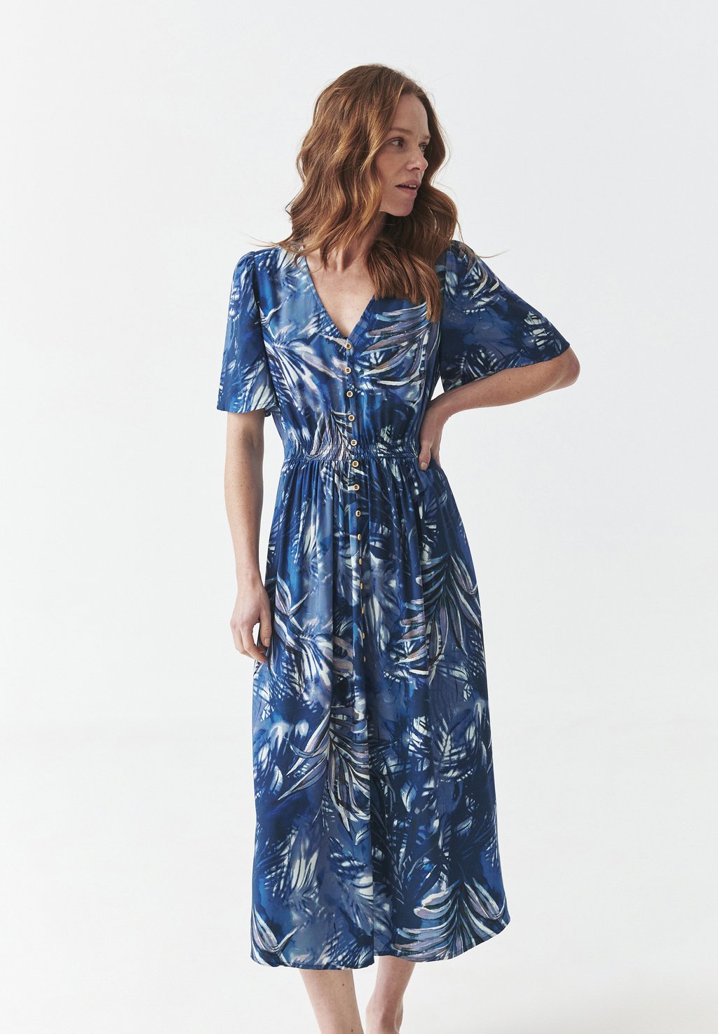 Платье-рубашка DETTA TATUUM, темно-синий
Платье-рубашка DETTA TATUUM, темно-синий