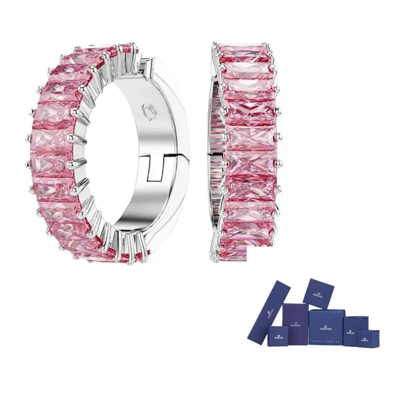 Swarovski Серьги-кольца Matrix с огранкой багет и розовыми кристаллами
Swarovski Серьги-кольца Matrix с огранкой багет и розовыми кристаллами