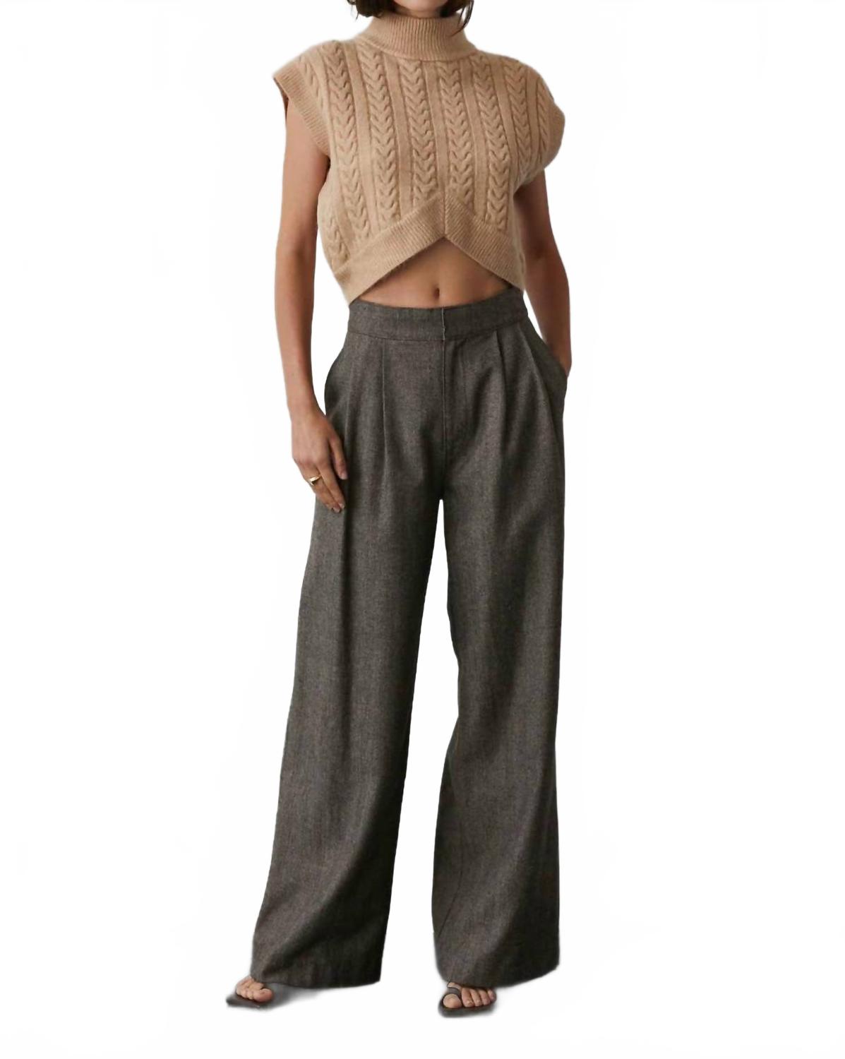 Камила брюки-клеш с узором "елочка" в коричневом цвете CRESCENT
Камила брюки-клеш с узором "елочка" в коричневом цвете CRESCENT