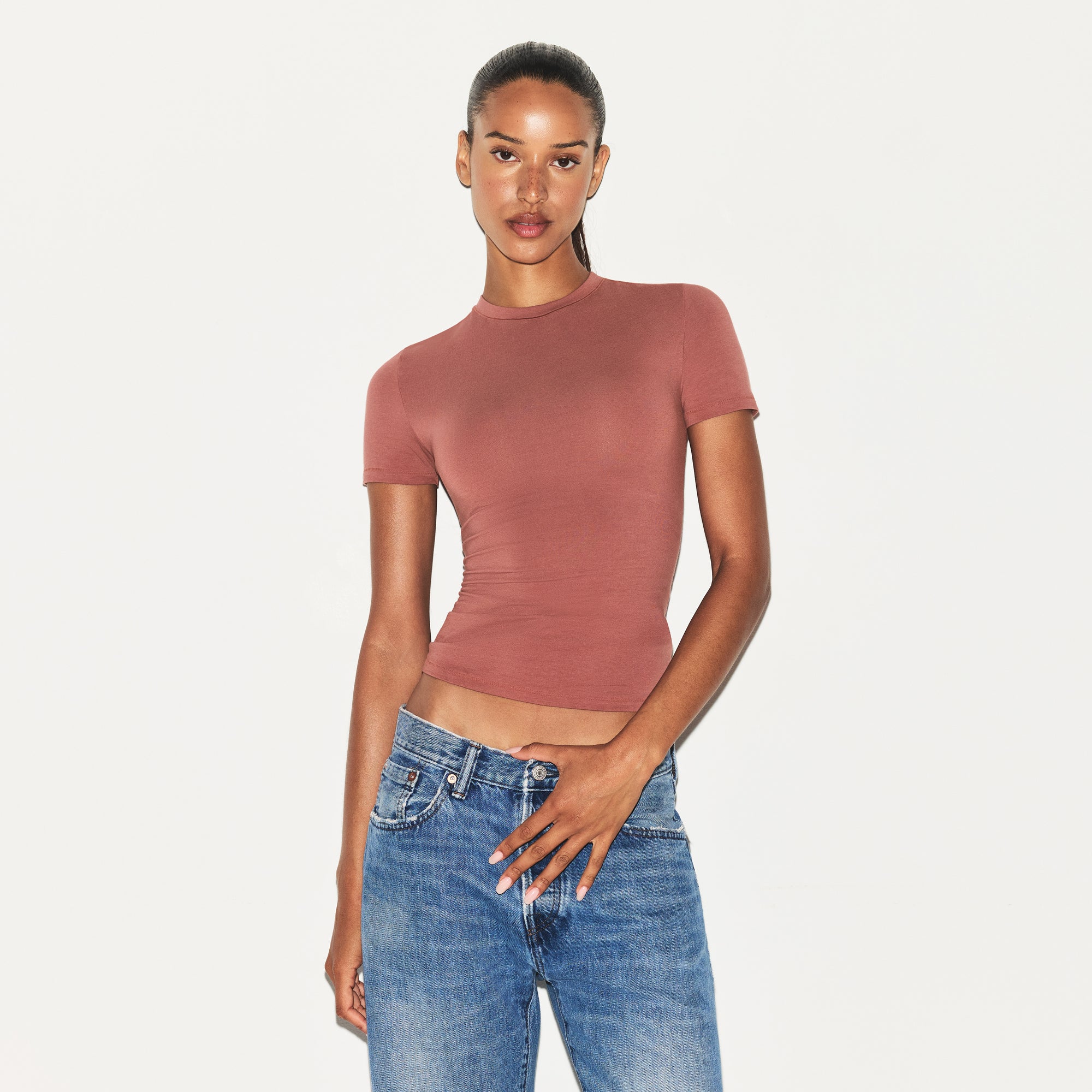 Футболка SKIMS COTTON JERSEY, цвет redwood
Футболка SKIMS COTTON JERSEY, цвет redwood