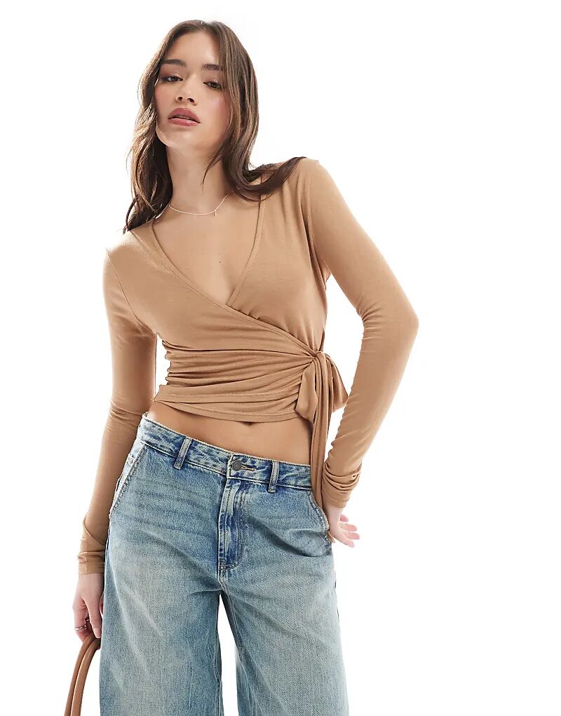 Трикотажный топ с длинными рукавами цвета бисквит Miss Selfridge
Трикотажный топ с длинными рукавами цвета бисквит Miss Selfridge