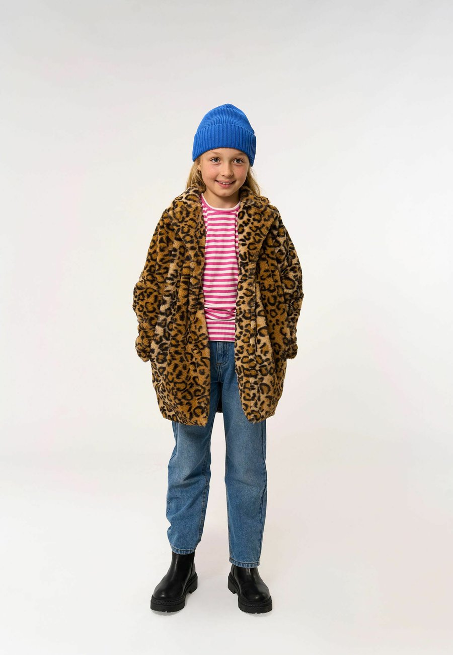 Зимнее пальто The New PAM , Feather Gray Aop/Brown
Зимнее пальто The New PAM , Feather Gray Aop/Brown