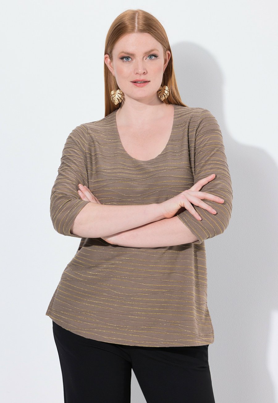 Топ Ulla Popken GLITZER-WELLEN 3/4-ARM, Pale Brown/Light Brown
Топ Ulla Popken GLITZER-WELLEN 3/4-ARM, Pale Brown/Light Brown