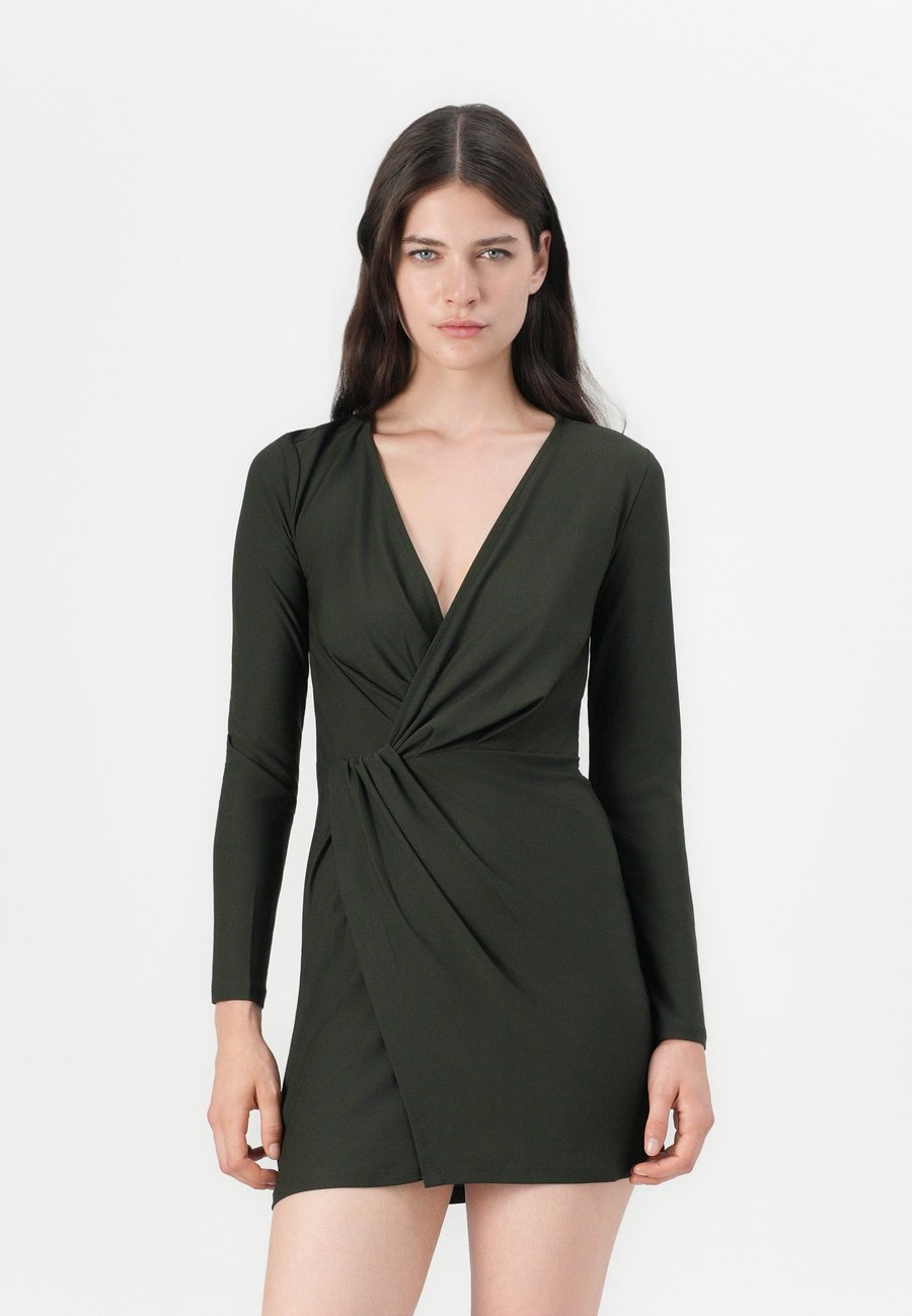 Платье ONLY ONLSILJA TWIST DRESS, Rosin/Dark Green
Платье ONLY ONLSILJA TWIST DRESS, Rosin/Dark Green