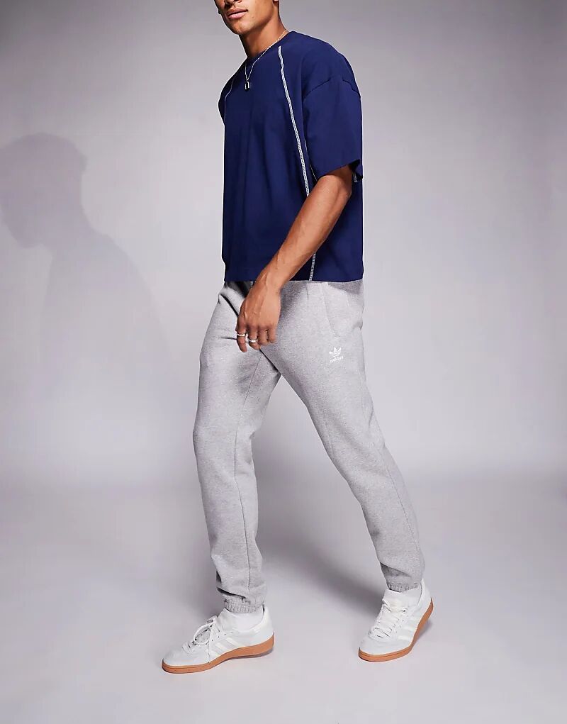 Джоггеры adidas Originals Trefoil Essentials серого цвета
Джоггеры adidas Originals Trefoil Essentials серого цвета