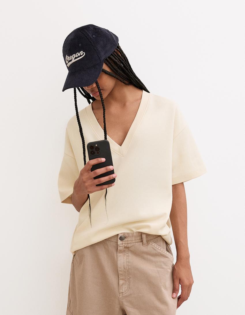 Футболка из плотного хлопка с короткими рукавами и V-образным вырезом Bershka, бежевый
Футболка из плотного хлопка с короткими рукавами и V-образным вырезом Bershka, бежевый