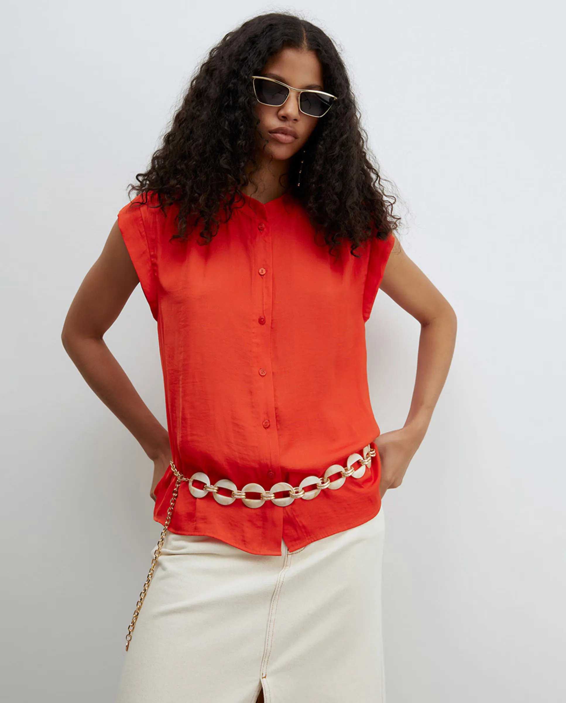Струящийся топ с пуговицами Sfera, красный
Струящийся топ с пуговицами Sfera, красный