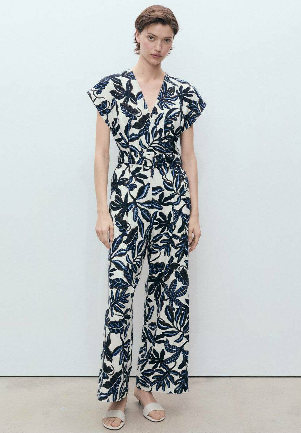 Комбинезон MERCI Mango, темно-синий
Комбинезон MERCI Mango, темно-синий