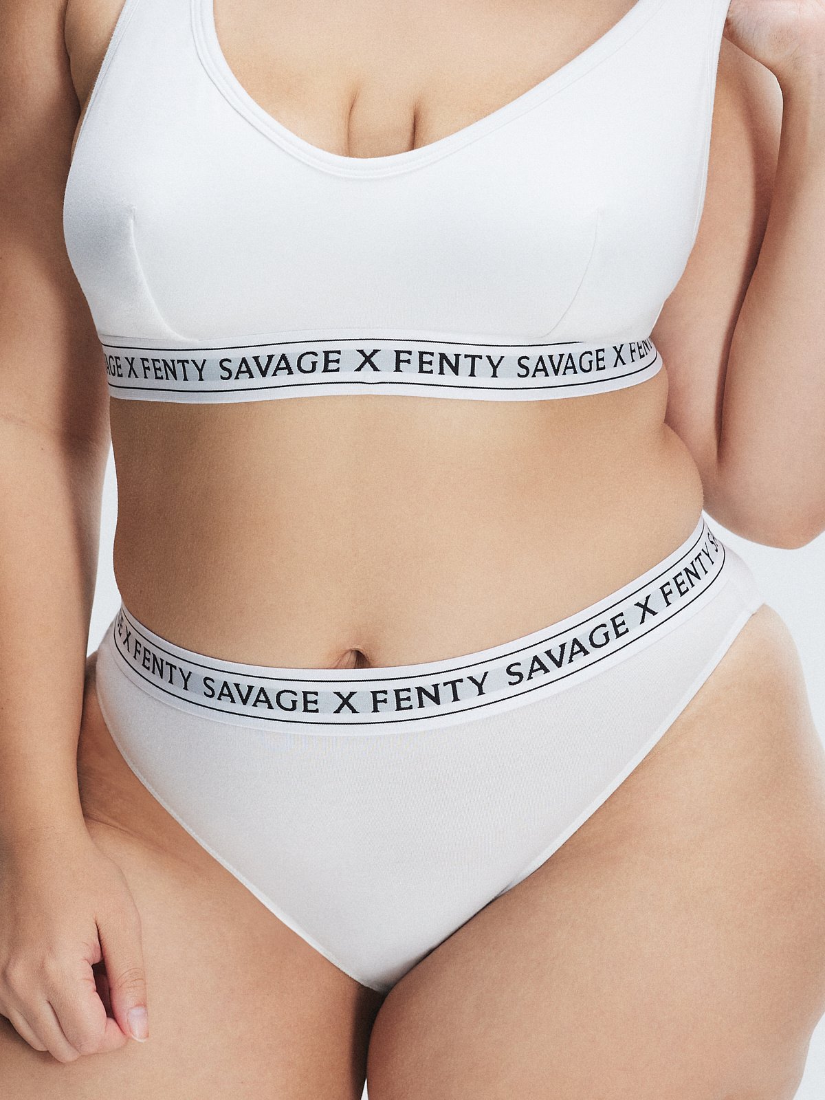Трусики бикини Savage X Fenty Cotton Essentials Logo-Trim High-Leg, цвет Hazy White
Трусики бикини Savage X Fenty Cotton Essentials Logo-Trim High-Leg, цвет Hazy White