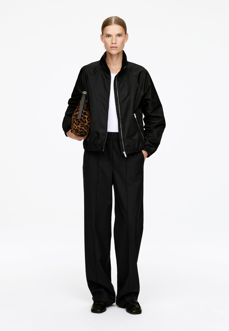Брюки ARKET ELASTIC WAIST , Black
Брюки ARKET ELASTIC WAIST , Black