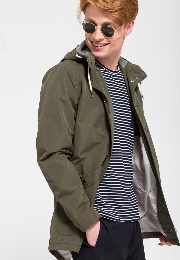 Солнцезащитные очки Ray-Ban
Солнцезащитные очки Ray-Ban