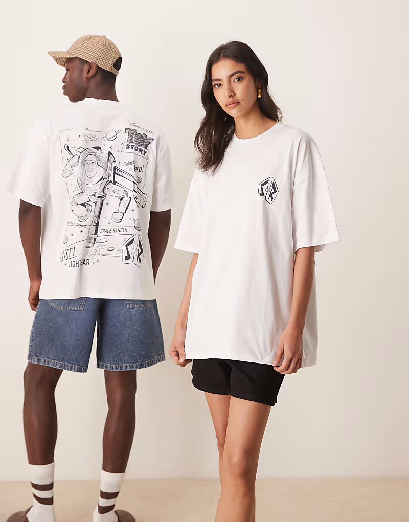 Футболка унисекс оверсайз ASOS DESIGN Disney Pixar с принтом Базза Лайтера белого цвета 
Футболка унисекс оверсайз ASOS DESIGN Disney Pixar с принтом Базза Лайтера белого цвета