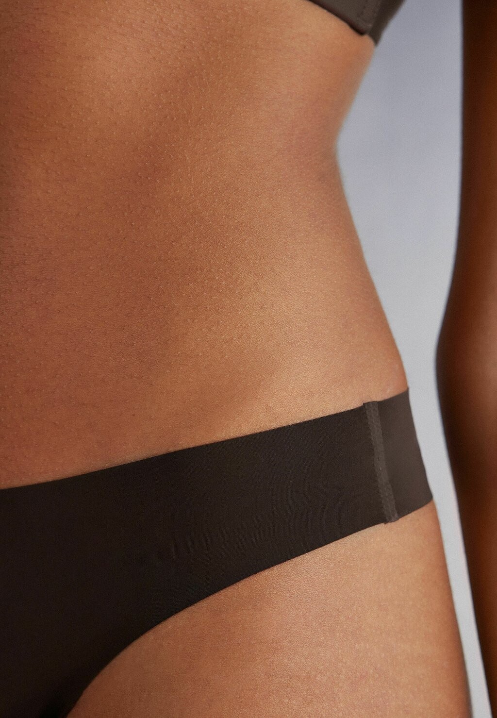 Стринги ULTRA-LIGHT Intimissimi, темно-коричневый 
Стринги ULTRA-LIGHT Intimissimi, темно-коричневый