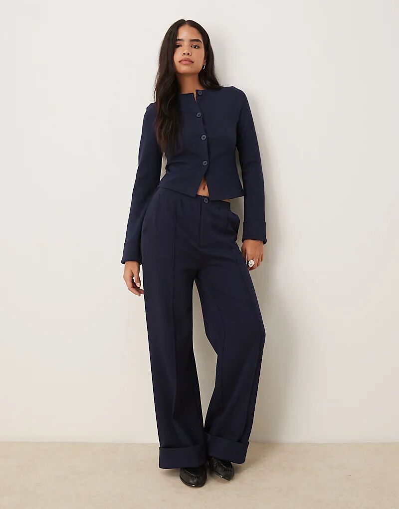 Спортивные брюки ASOS DESIGN из интерлока с отворотом на подоле темно-синего цвета
Спортивные брюки ASOS DESIGN из интерлока с отворотом на подоле темно-синего цвета