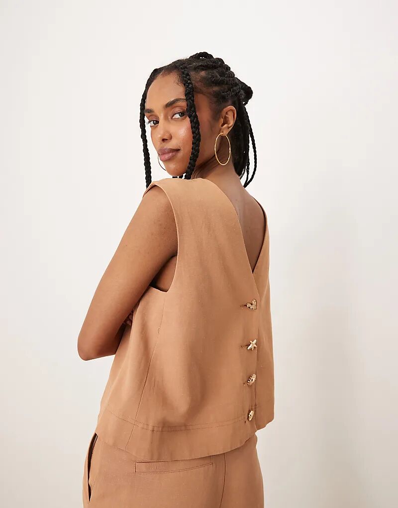 Топ ASOS DESIGN с высоким воротом, застежкой на пуговицы сзади и разноцветными пуговицами в цвете «бежевый» 
Топ ASOS DESIGN с высоким воротом, застежкой на пуговицы сзади и разноцветными пуговицами в цвете «бежевый»