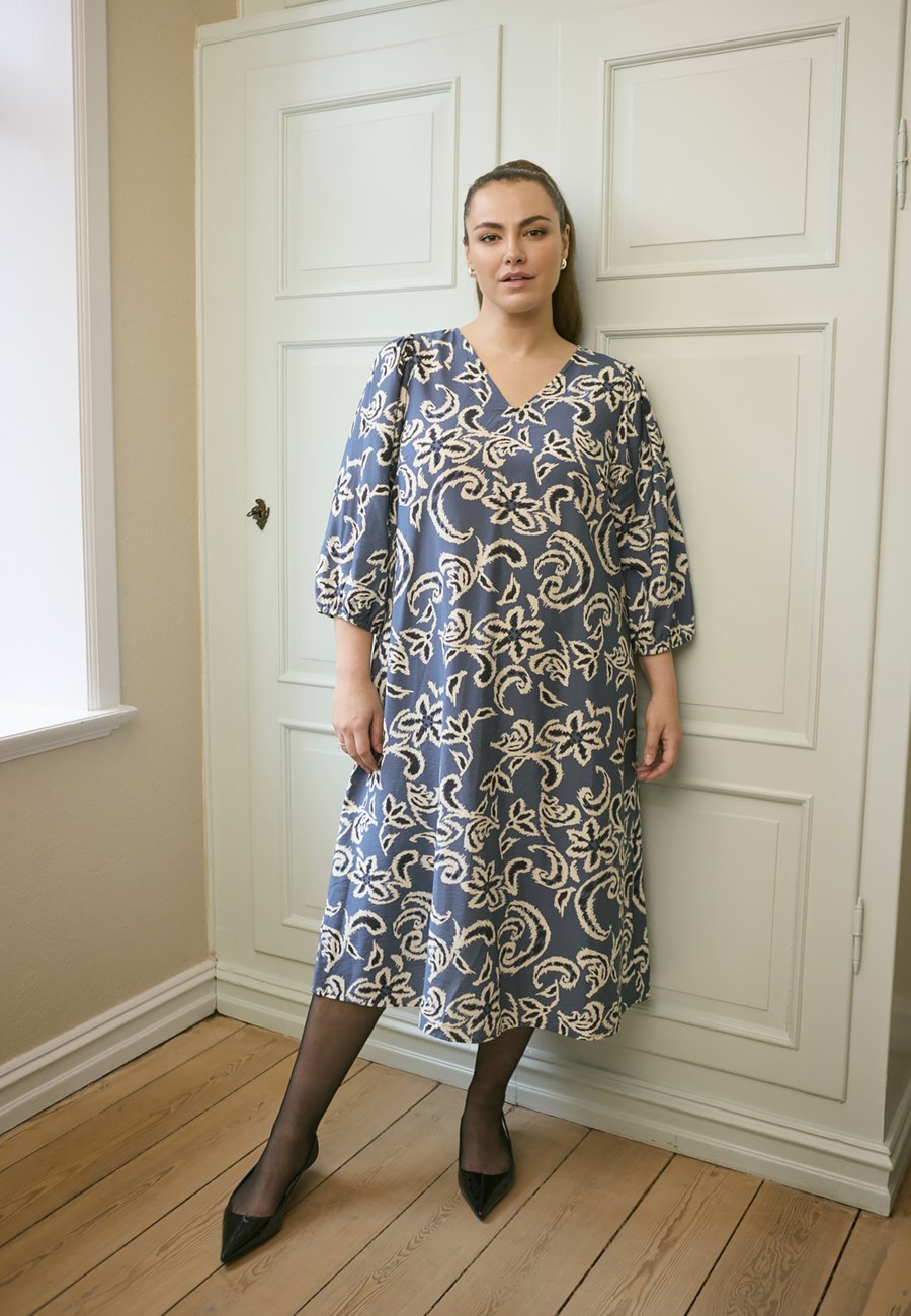 Платье Kaffe Curve MAHLIA, Bering Sea White Paisley/Blue
Платье Kaffe Curve MAHLIA, Bering Sea White Paisley/Blue