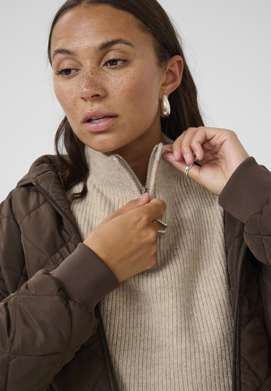 Топ Kaffe ZIPPER NECK, Moonlight Melange/Mottled Beige
Топ Kaffe ZIPPER NECK, Moonlight Melange/Mottled Beige