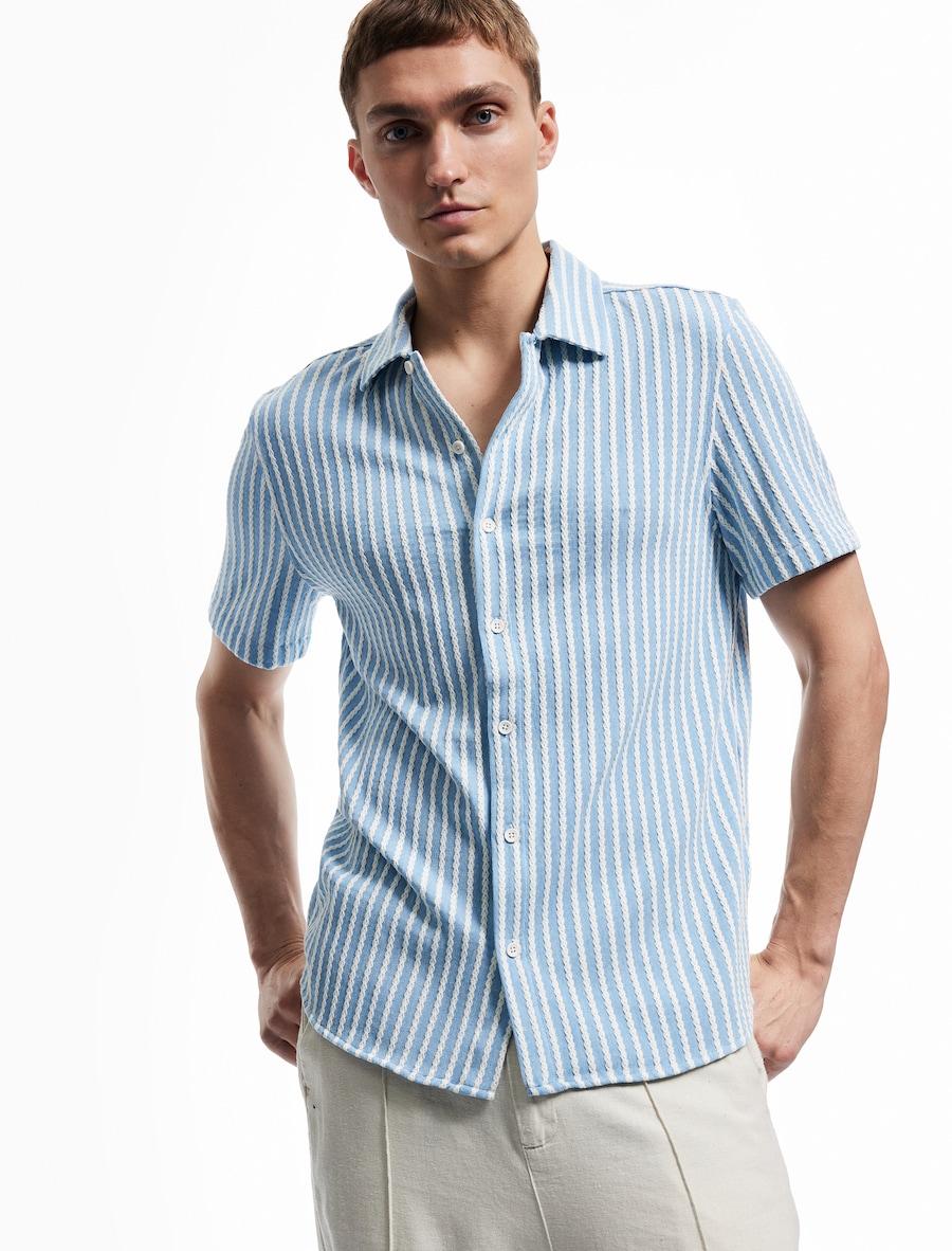 Рубашка на пуговицах классического кроя Koton, светло-голубой
Рубашка на пуговицах классического кроя Koton, светло-голубой